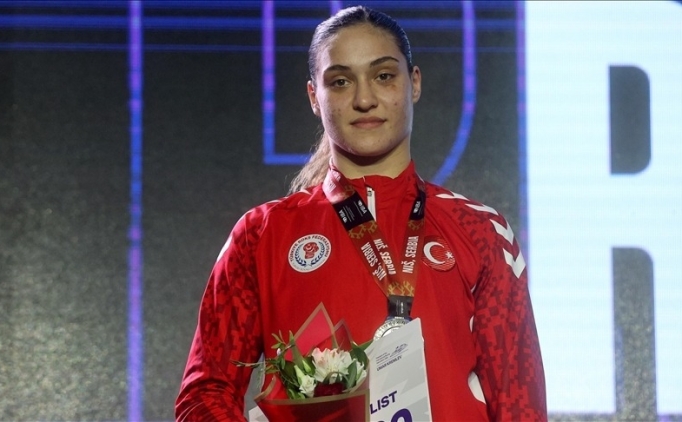 Milli boks�r B��ra I��ldar, d�nya ikincisi oldu