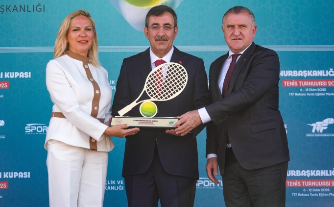 Cumhurbakanl Kupas Tenis Turnuvas Ankara'da trenle balad