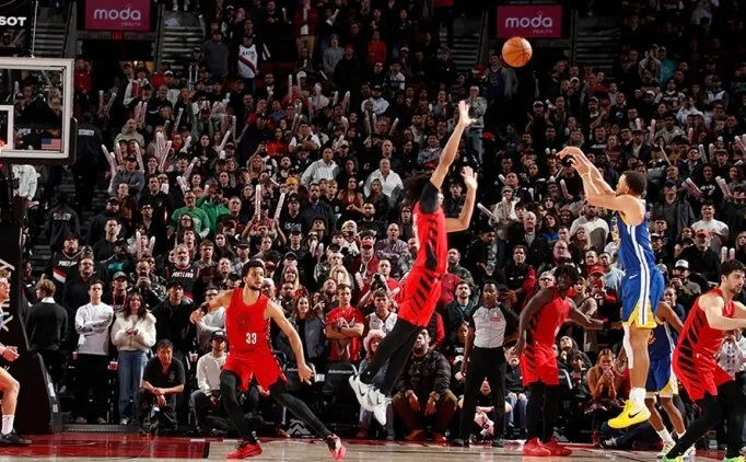 NBA'de Blazers, Stephen Curry'nin 48 say�s�na ra�men Warriors'� yendi