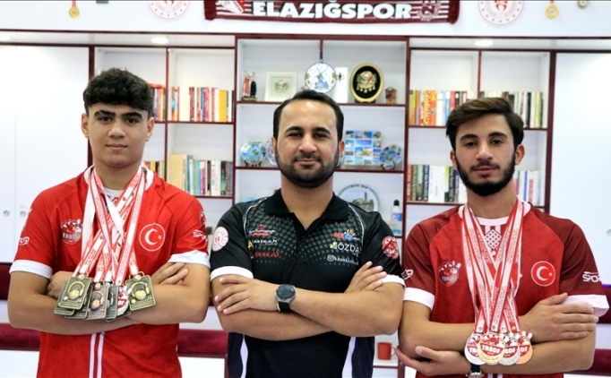 Milli dartlar Bedirhan ve Mahmut, Slovakya'da derece iin alyor