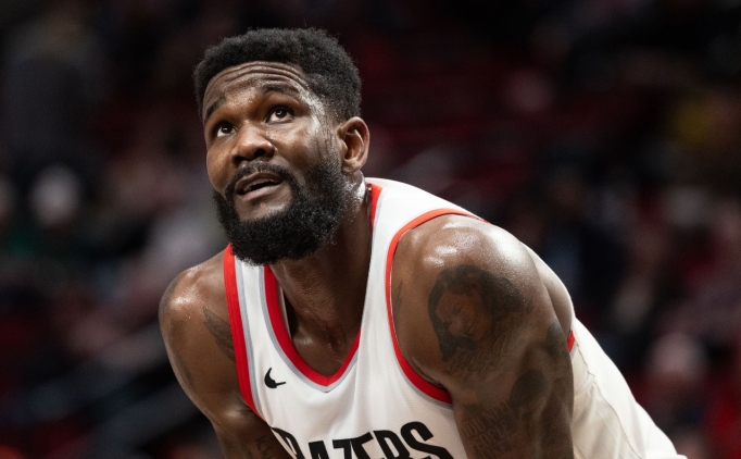 Lakers, Deandre Ayton ile 2 y�ll�k anla�ma imzal�yor