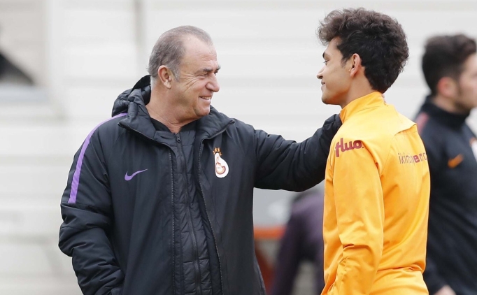 Galatasaray tarihine ge�mi�ti: 22 ya��nda kul�ps�z!