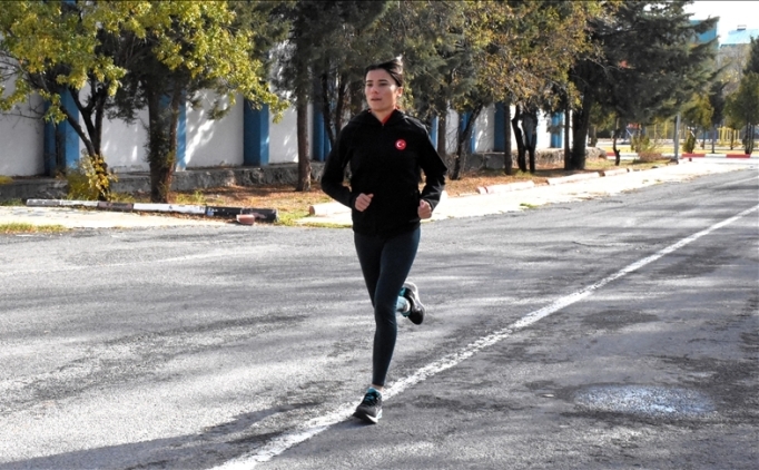 D�nya ve T�rkiye �ampiyonu milli atlet �nci Kalkan yeni ba�ar�lara ko�uyor