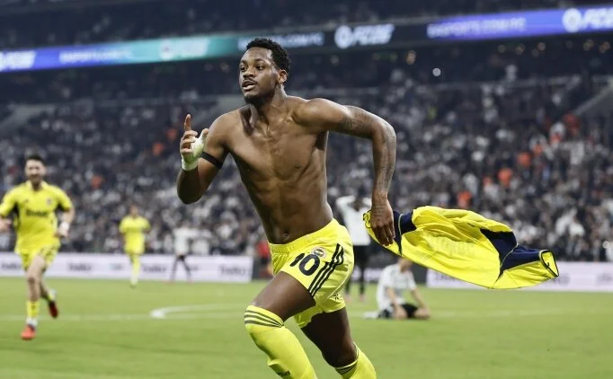 Fenerbah�e'de 10 yeni transferden 9'u derbide sahne ald�