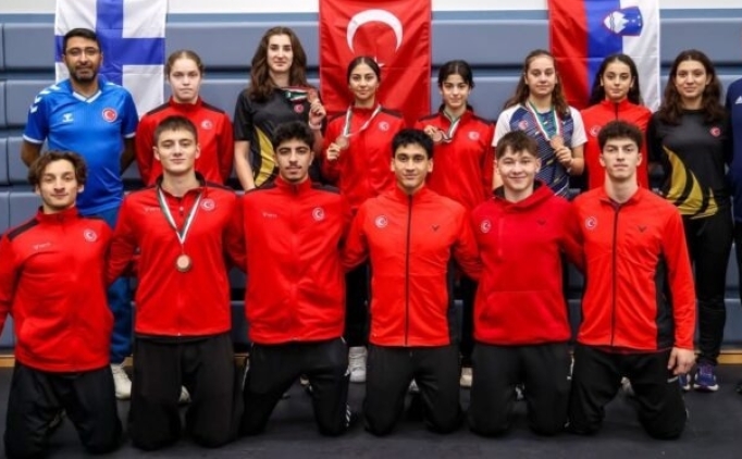 Milli badmintoncular, Macaristan'daki turnuvada 3 madalya elde etti