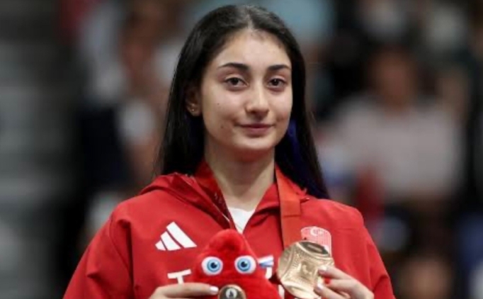 Ebru Acer, VIRTUS D�nya Masa Tenisi �ampiyonas�'nda g�m�� madalya kazand�