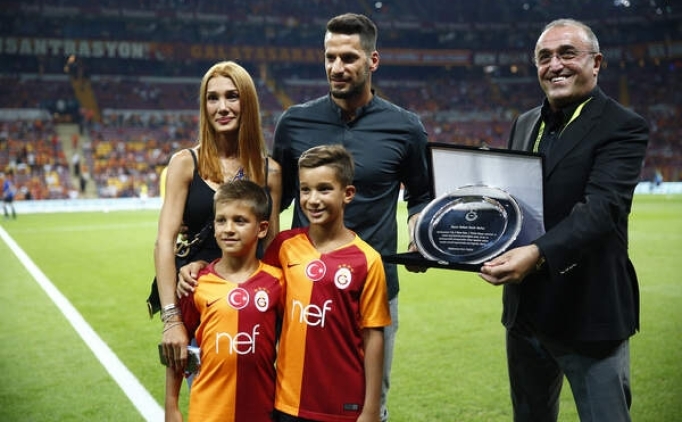 Hakan Balta Galatasaray'dan ayr�ld�, Milli Tak�m'a ge�iyor