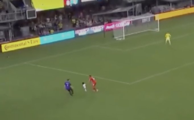 MLS'te sahaya bebek girdi!