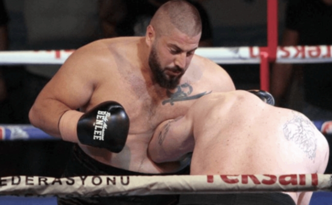 Ağır sıklet boks şampiyonu Umut Camkıran, ünvanını korudu
