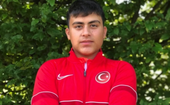 Bakan Bak, d�nya �ampiyonu milli para at�c� Muaz Erdem Madran'� kutlad�