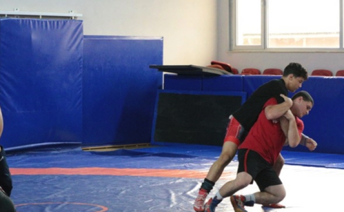  G�� depolayan gen� grekoromen g�re��iler, Balkan �ampiyonas�'na haz�r