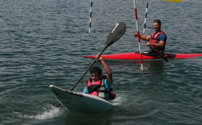 Ard��l� G�l�'nde kanoculara e�itim