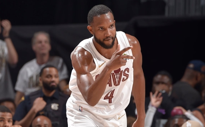 Evan Mobley, Y�l�n Savunmac�s� se�ildi