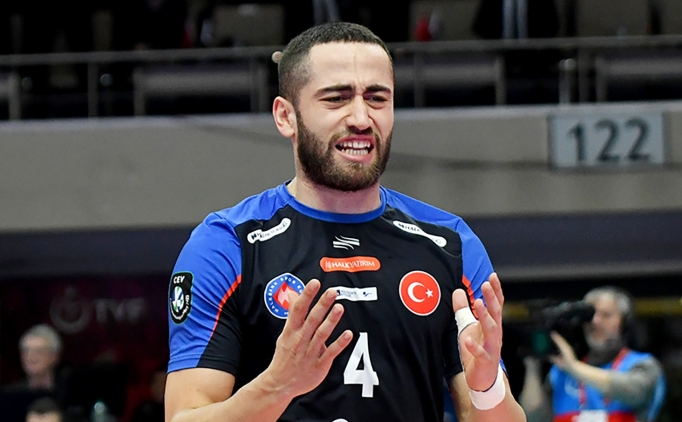 Halkbank'ta 2 isimle yollar ayr�ld�