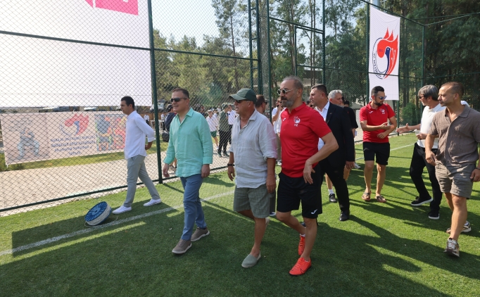 Y�lmaz Erdo�an: 'T�rkiye'de yetenek s�k�nt�s� yok'