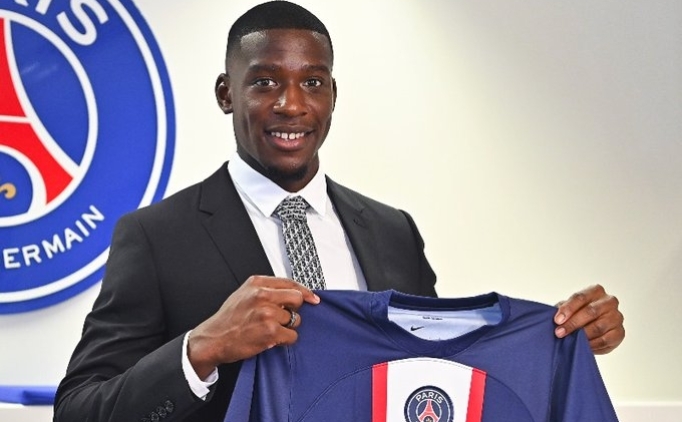 Fenerbah�e'de sa� beke Mukiele ihtimali!