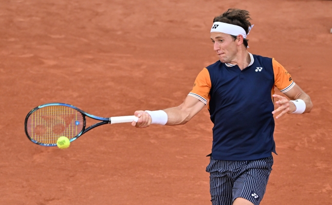 Fransa Ak'ta 2 numaral seri ba Ruud 2. turda elendi