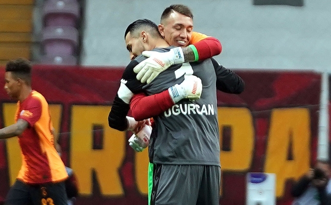 Muslera'dan U�urcan �ak�r'a anlaml� mesaj!