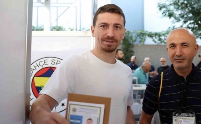 Mert Hakan'dan t�z��e ayk�r� oy kullan�m�!