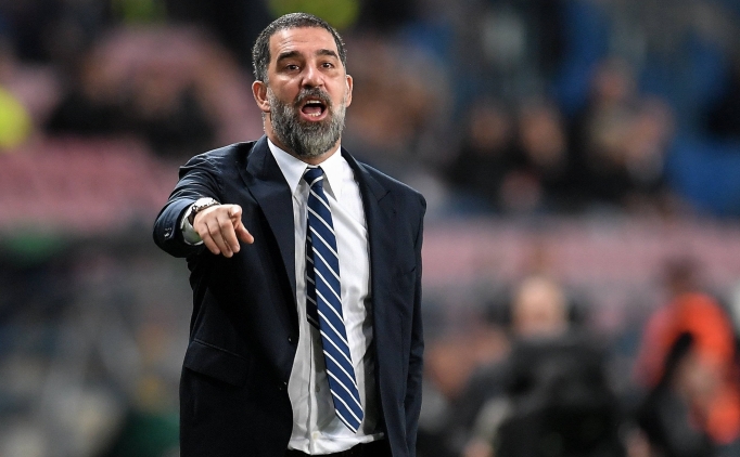 Ukrayna'da Arda Turan'a ele�tiri!