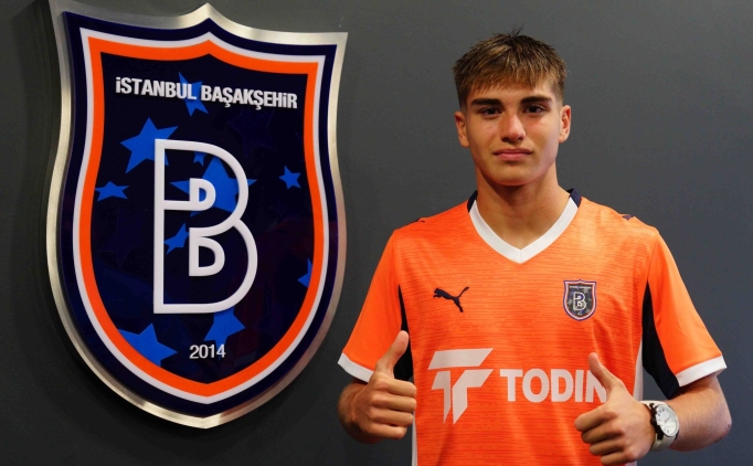 Baakehir'de Gven Atalay'a 3 yllk profesyonel imza!