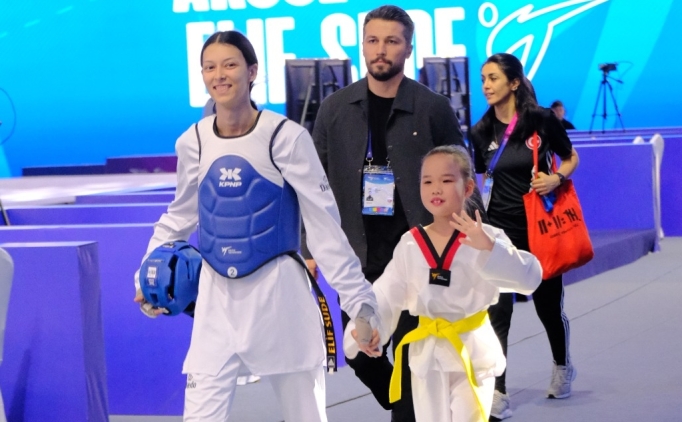 Milli tekvandocu Elif Sude Akg�l, d�nya ikincisi oldu