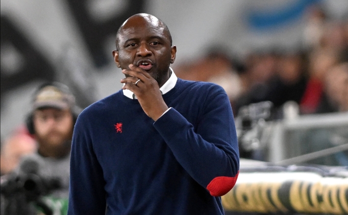Genoa'da Patrick Vieira ile yollar ayr�ld�!