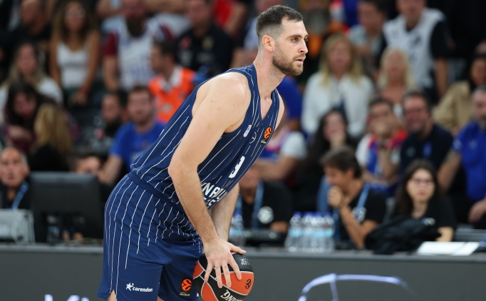Anadolu Efes'te Papagiannis 8 ay yok!