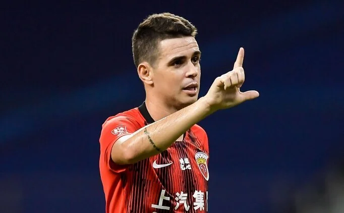 �nl� futbolcu Oscar, hastaneye kald�r�ld�!