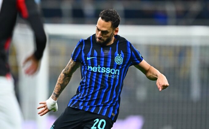 Hakan �alhano�lu att�, Inter �ov yapt�!