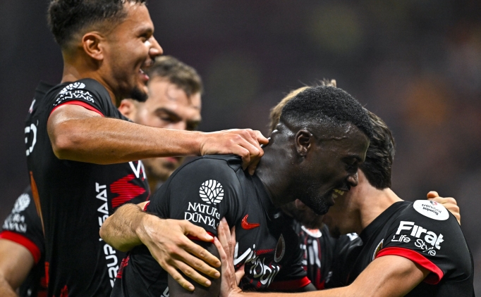 Niang: 'Pes etmedik, sezonun gidiat iyi'