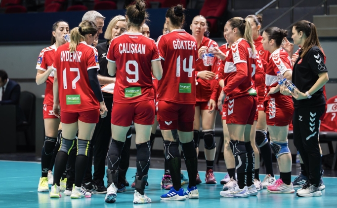 Hentbolda Kad�n Milli tak�m�n�n haz�rl�k turnuvas� sona erdi