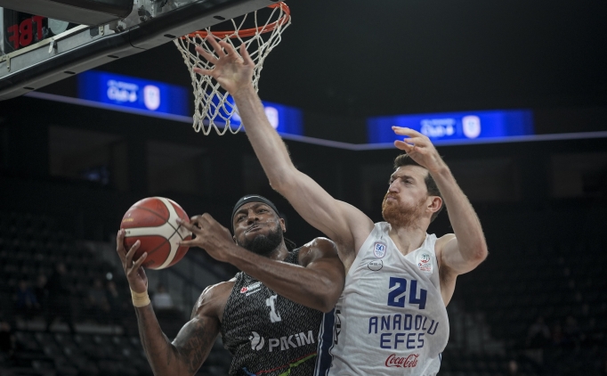 Anadolu Efes, ligde Aliaa Petkimspor'a da malup oldu!