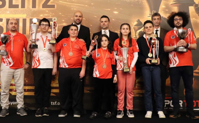 Bakan Bak'tan madalya kazanan milli satran���lar i�in tebrik mesaj�