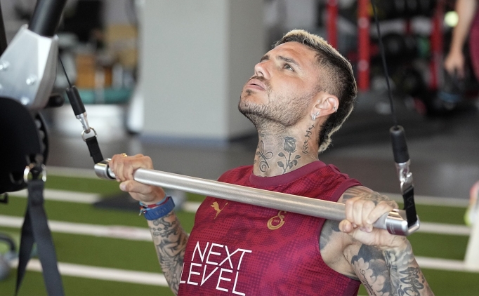 Galatasaray haz�rl�klar�n� s�rd�r�yor