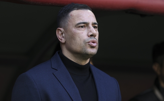 Ba�ak�ehir, �a�da� Atan ile yola devam karar� ald�!