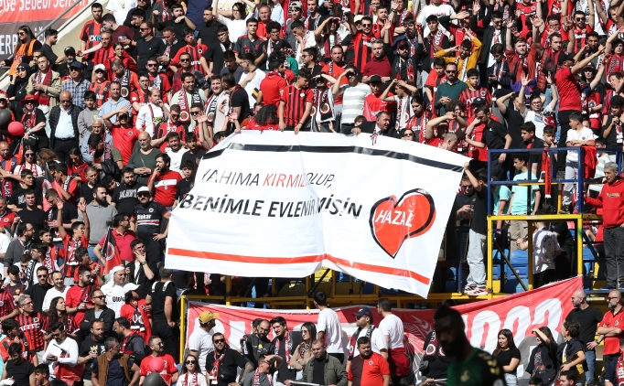 Gen�lerbirli�i trib�n�nde s�rpriz evlilik teklifi