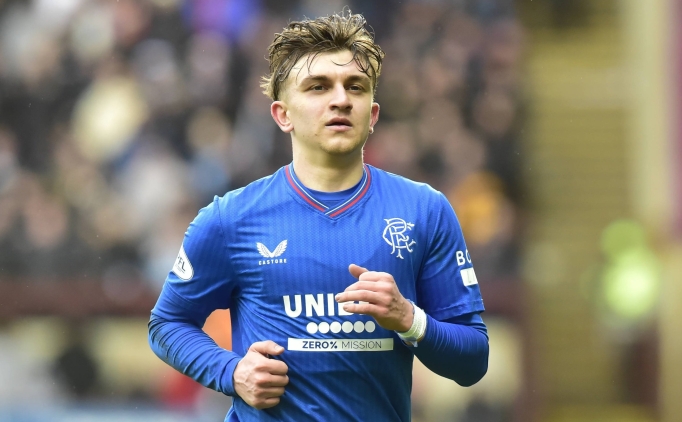 Be�ikta�'ta R�dvan Y�lmaz pazarl��� s�r�yor