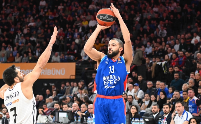 Anadolu Efes, Real Madrid'i devirdi!