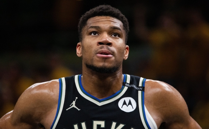 Giannis h�l� gelece�ini tart�yor, Bucks'la g�r��medi