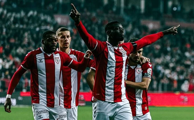 Samsunspor, i sahada seriye balad