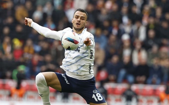 Filip Kostic, Be�ikta� derbisinde yok!