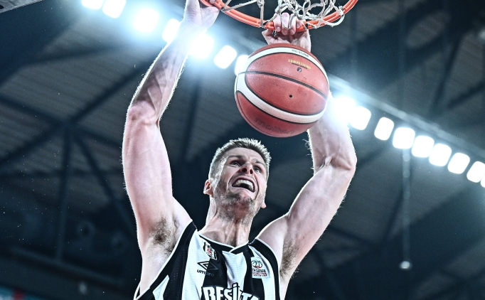 Be�ikta� Fibabanka �eyrek final i�in sahaya ��k�yor