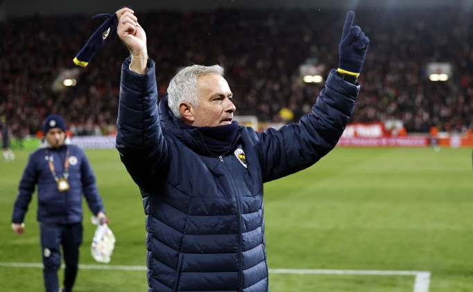 Jose Mourinho: 'Kul�bede ama bir sorunu var, oynam�yor'