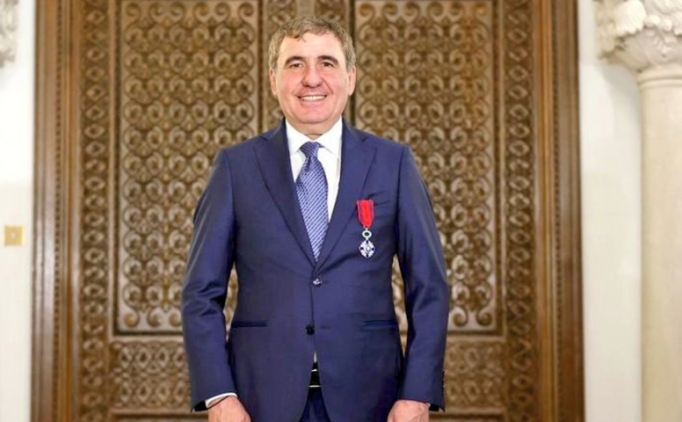 Gheorghe Hagi, Ulusal Ni�an ile onurland�r�ld�