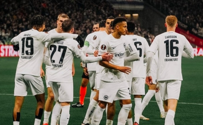 Eintracht Frankfurt kazand� ve turu ge�ti!
