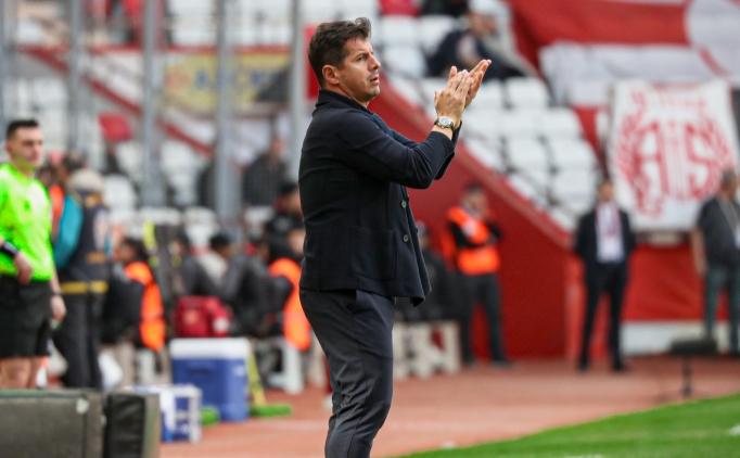 Emre Bel�zo�lu'ndan 23 Nisan payla��m�