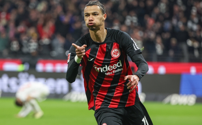 Arsenal, Ekitike i�in devrede: Premier Lig devleri yar��ta