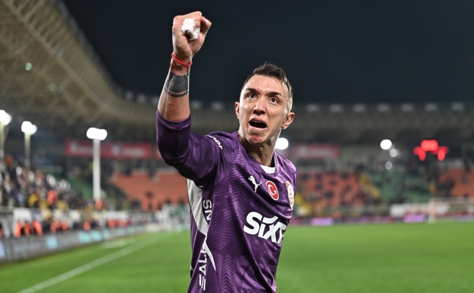 Penarol Ba�kan� a��klad�: 'Muslera d�n�yor!'