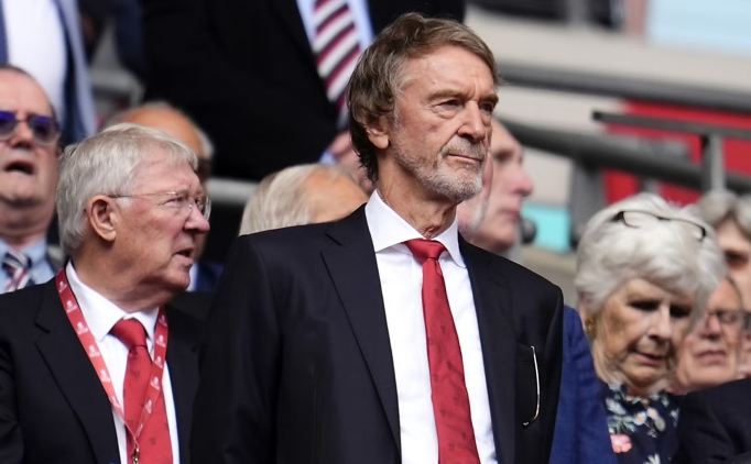 Manchester United'daki krizi ve son durumu a��klad�!